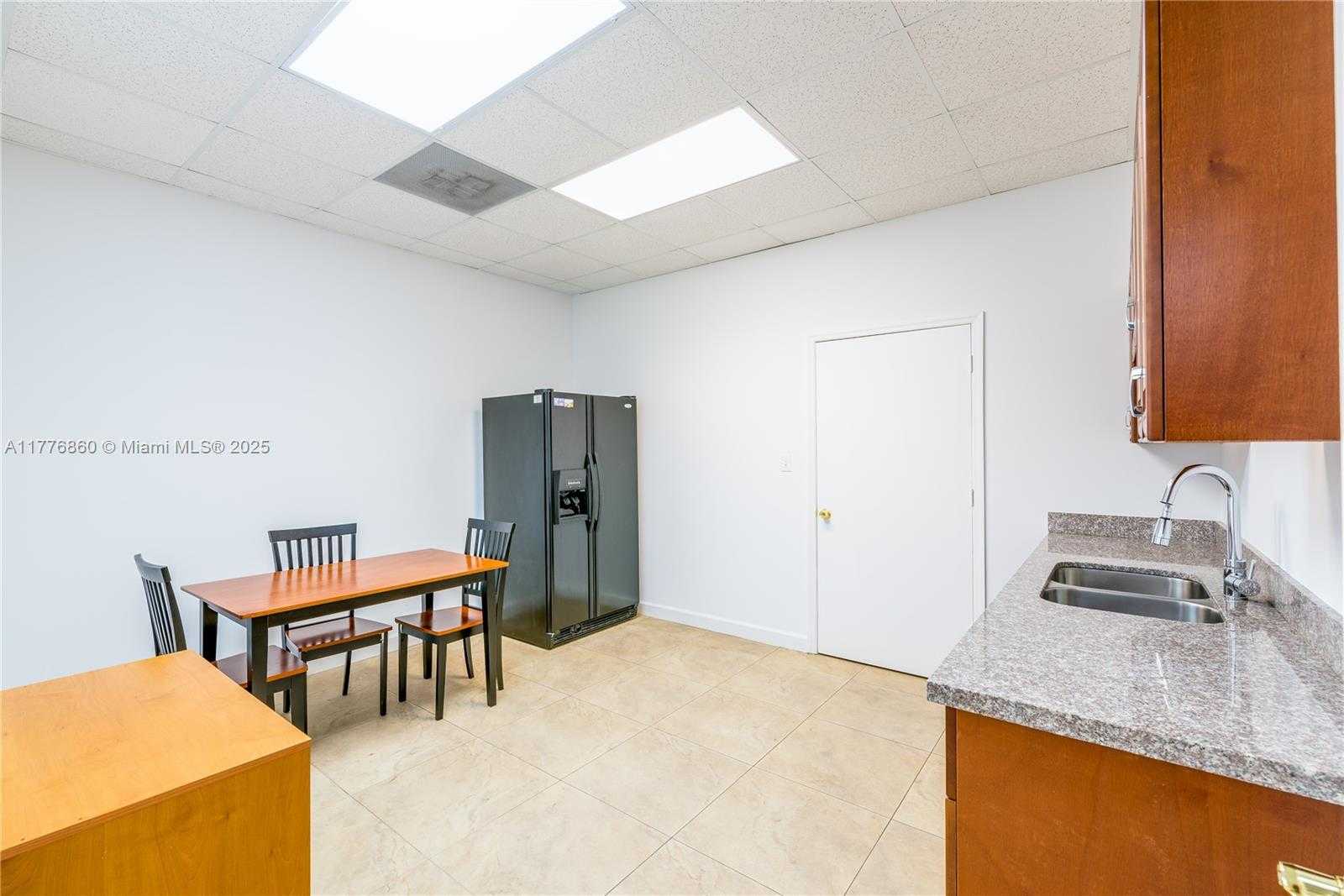 Small Image of 8135 NW 33rd St, Doral, FL 33122, USA Number 24