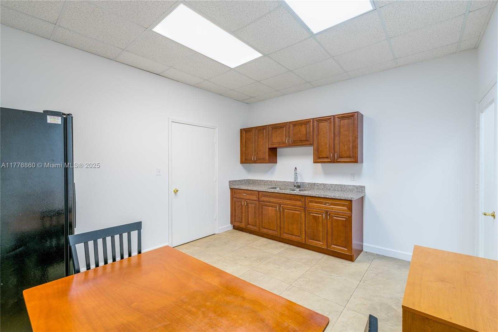 Small Image of 8135 NW 33rd St, Doral, FL 33122, USA Number 25