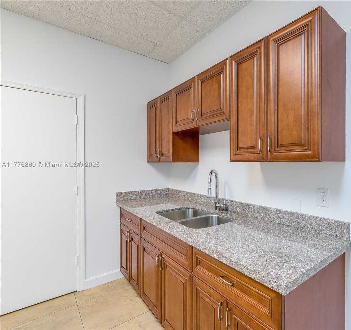 Small Image of 8135 NW 33rd St, Doral, FL 33122, USA Number 26
