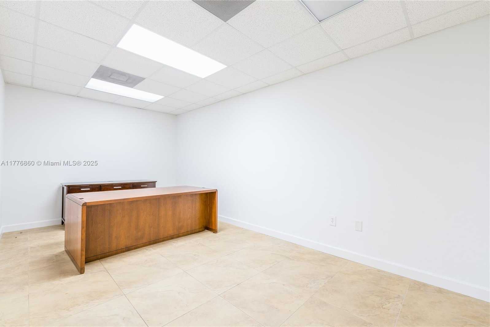 Small Image of 8135 NW 33rd St, Doral, FL 33122, USA Number 28