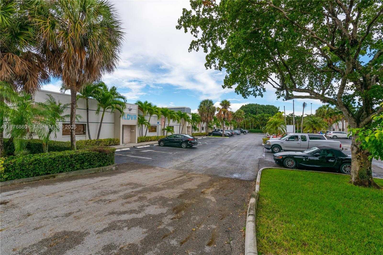 Small Image of 8135 NW 33rd St, Doral, FL 33122, USA Number 3