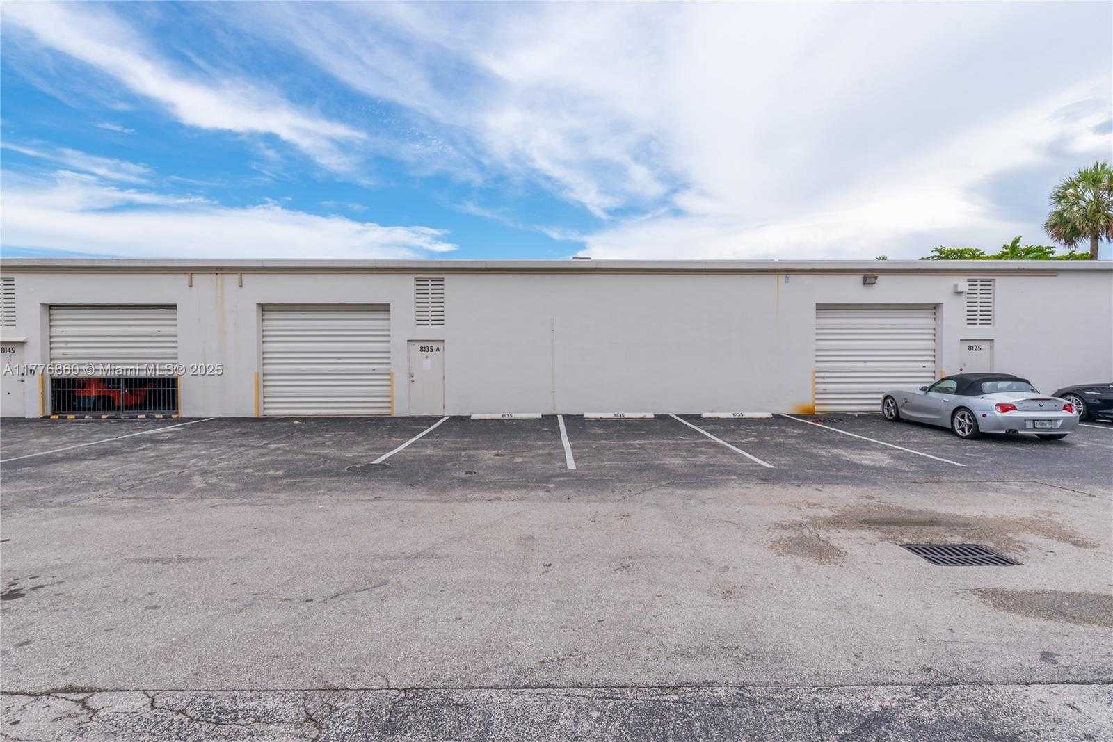 Small Image of 8135 NW 33rd St, Doral, FL 33122, USA Number 9