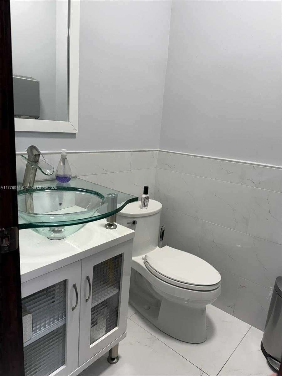 Small Image of 16 SOUTH WEST 1ST AVE, Miami Number 18