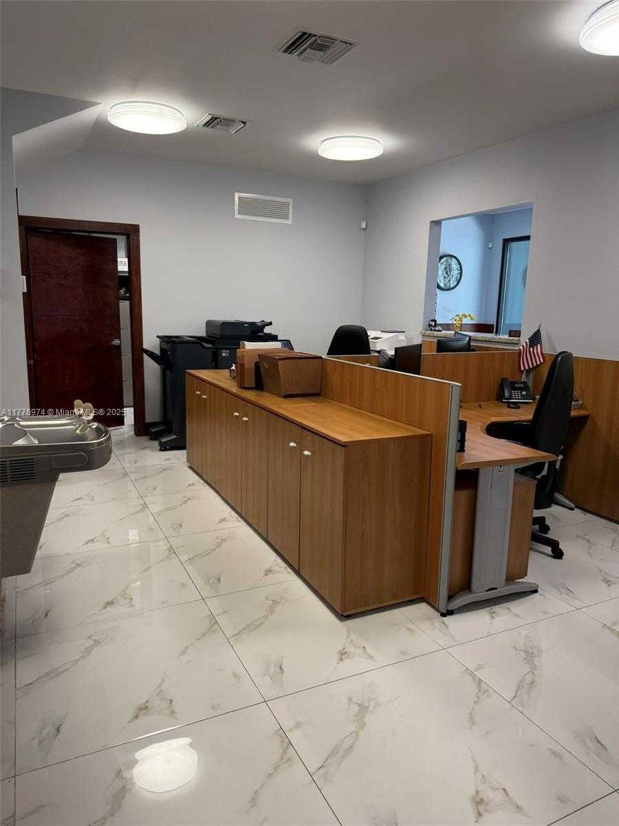 Small Image of 16 SOUTH WEST 1ST AVE, Miami Number 6