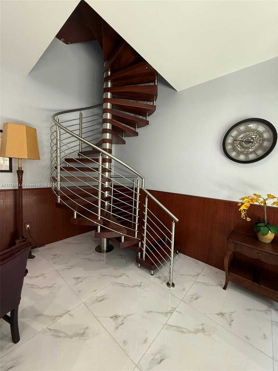 Small Image of 16 SOUTH WEST 1ST AVE, Miami Number 7