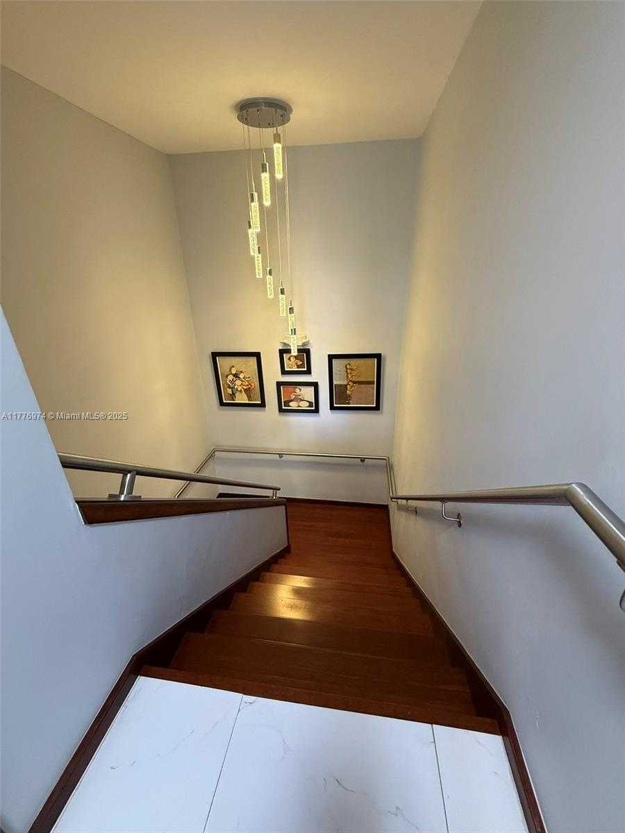 Small Image of 16 SOUTH WEST 1ST AVE, Miami Number 8