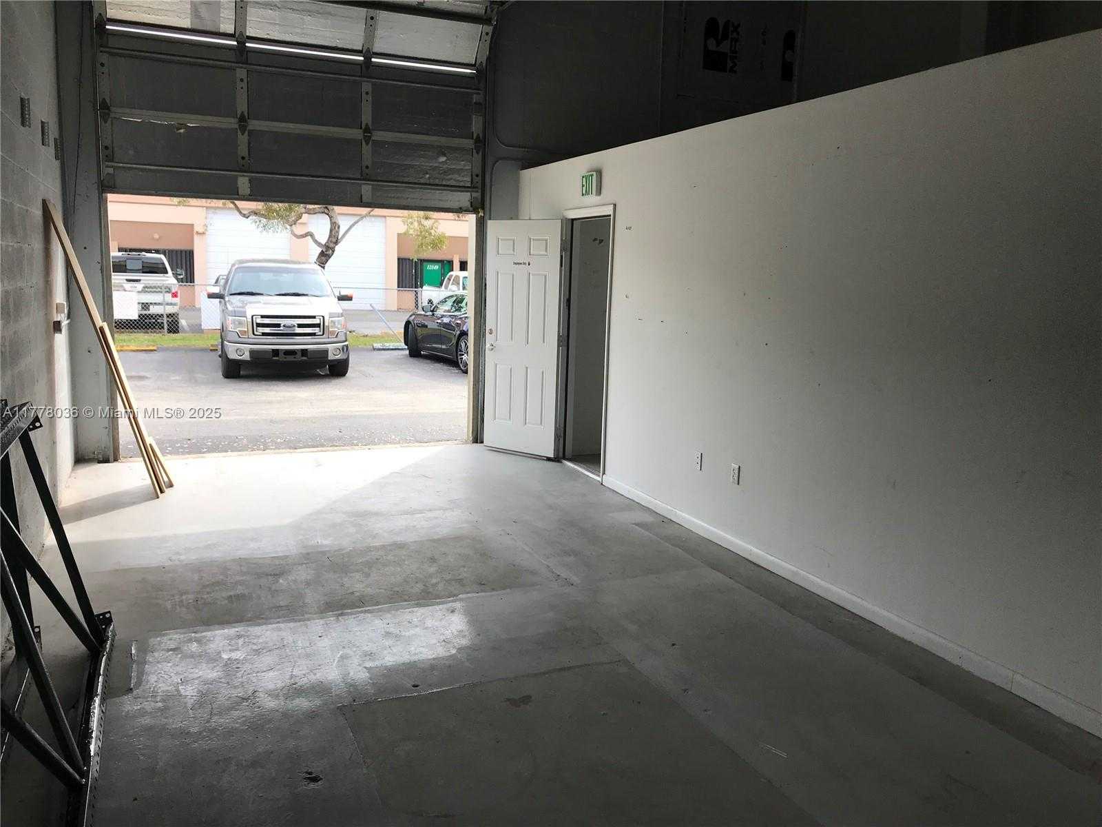 Small Image of 12107 SOUTH WEST 131ST AVE, Miami Number 6