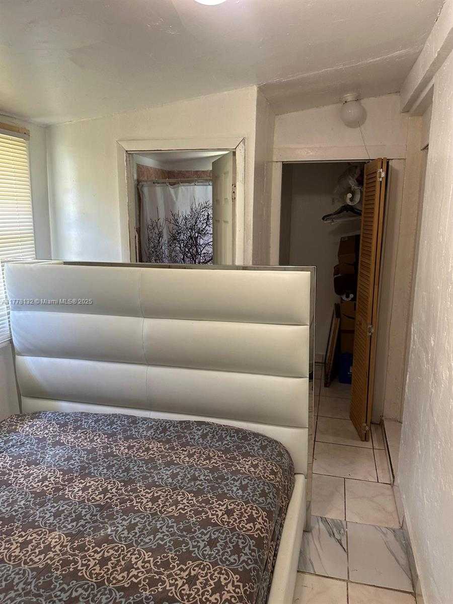 Small Image of 15003 NORTH EAST 8TH AVE, Miami Number 10