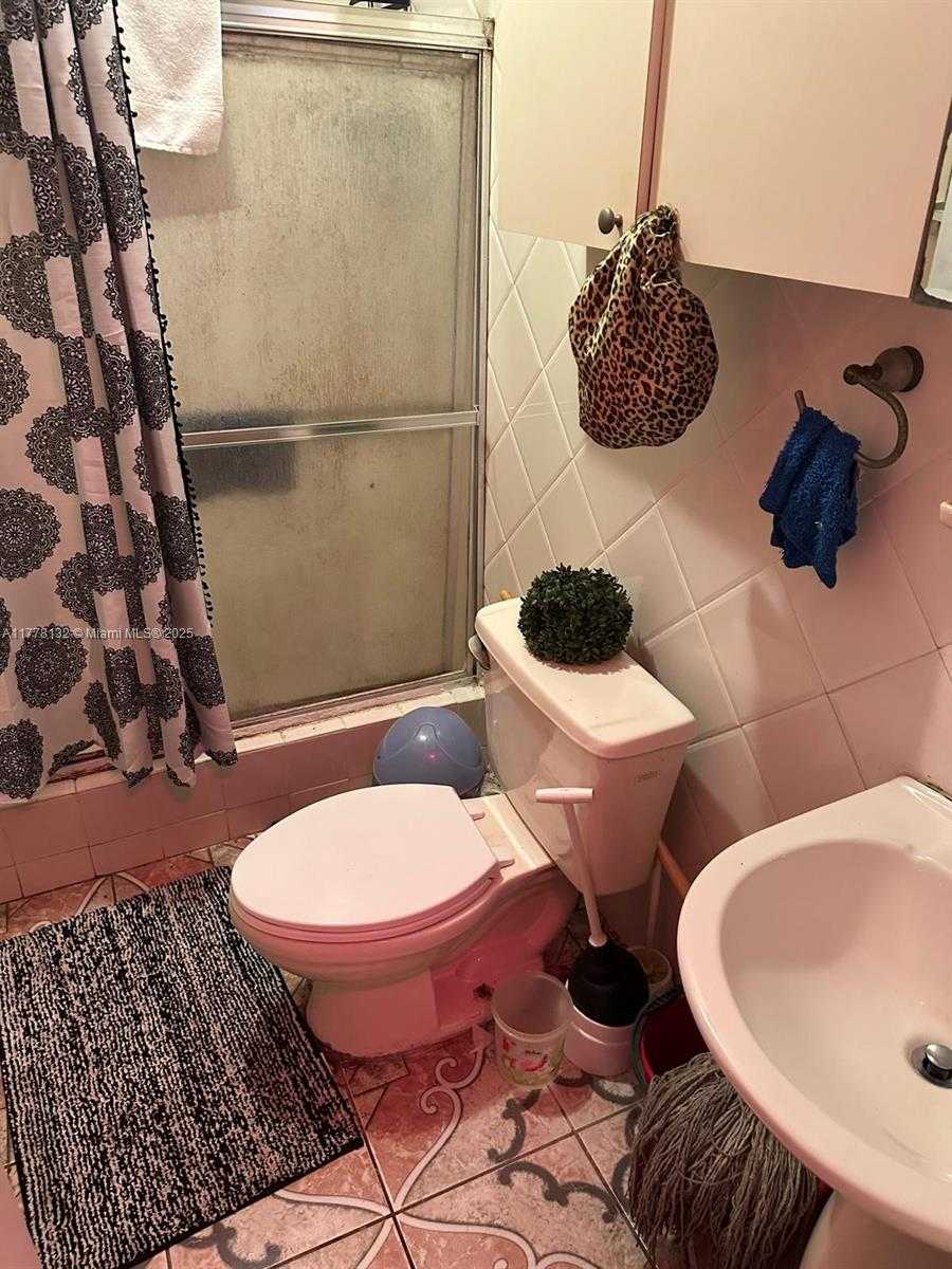 Small Image of 15003 NORTH EAST 8TH AVE, Miami Number 16