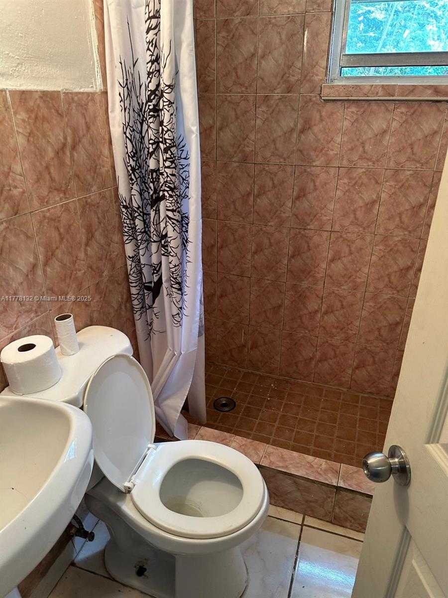 Small Image of 15003 NORTH EAST 8TH AVE, Miami Number 17