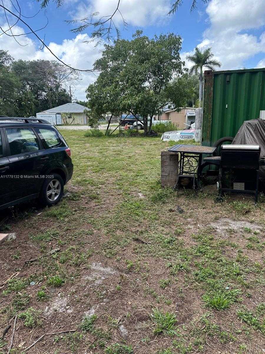 Small Image of 15003 NORTH EAST 8TH AVE, Miami Number 20