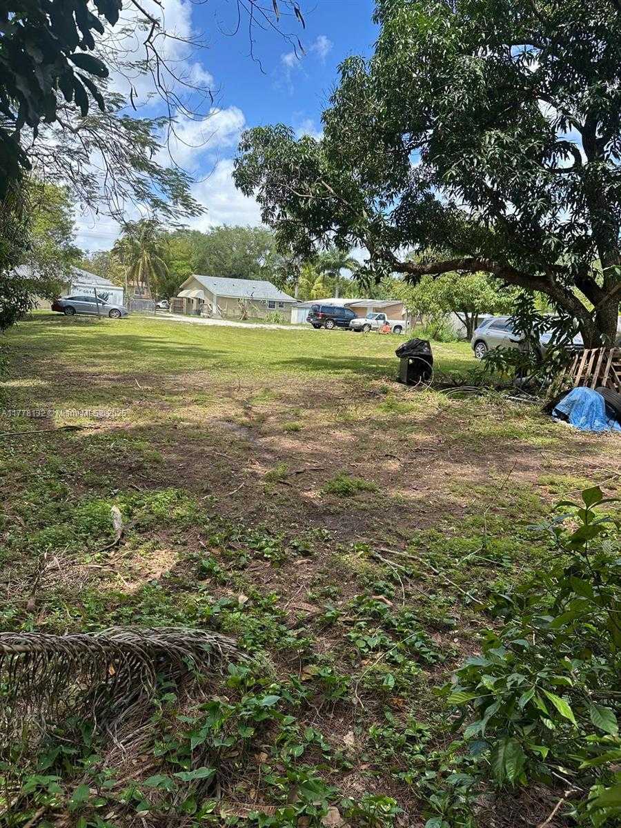 Small Image of 15003 NORTH EAST 8TH AVE, Miami Number 21