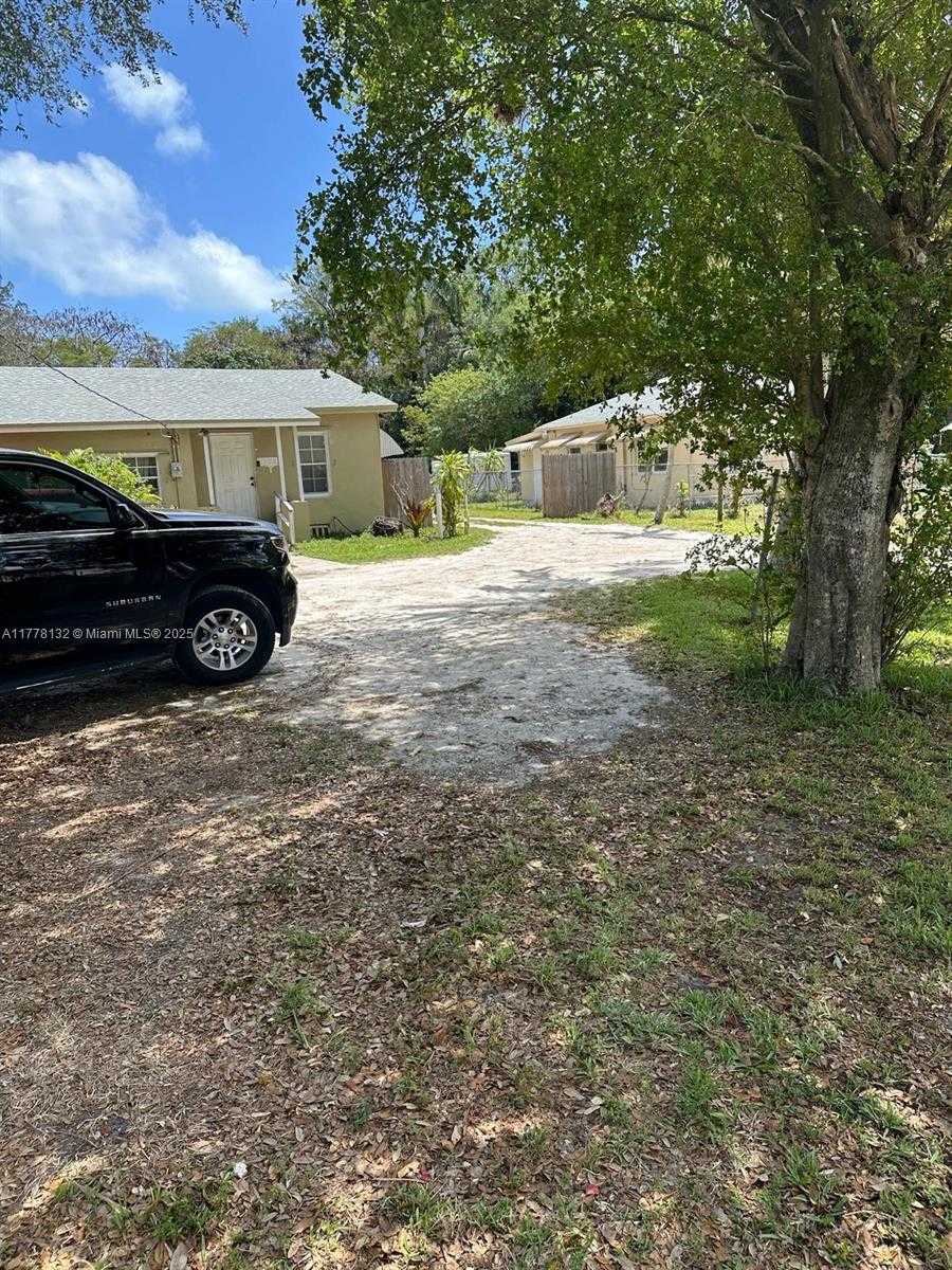 Small Image of 15003 NORTH EAST 8TH AVE, Miami Number 23