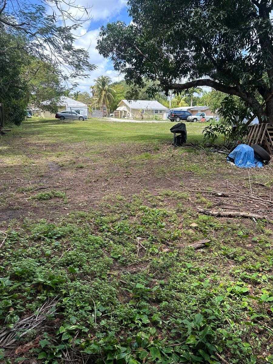 Small Image of 15003 NORTH EAST 8TH AVE, Miami Number 24