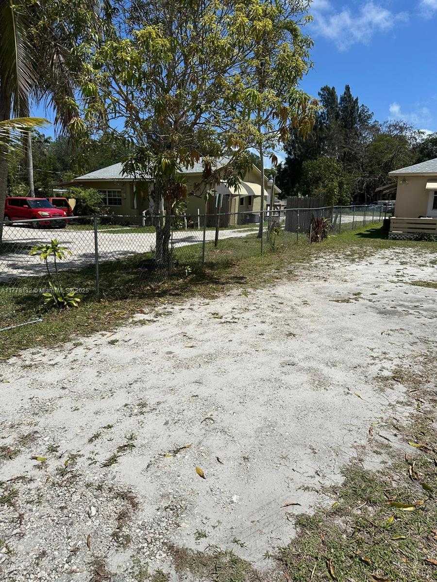 Small Image of 15003 NORTH EAST 8TH AVE, Miami Number 3