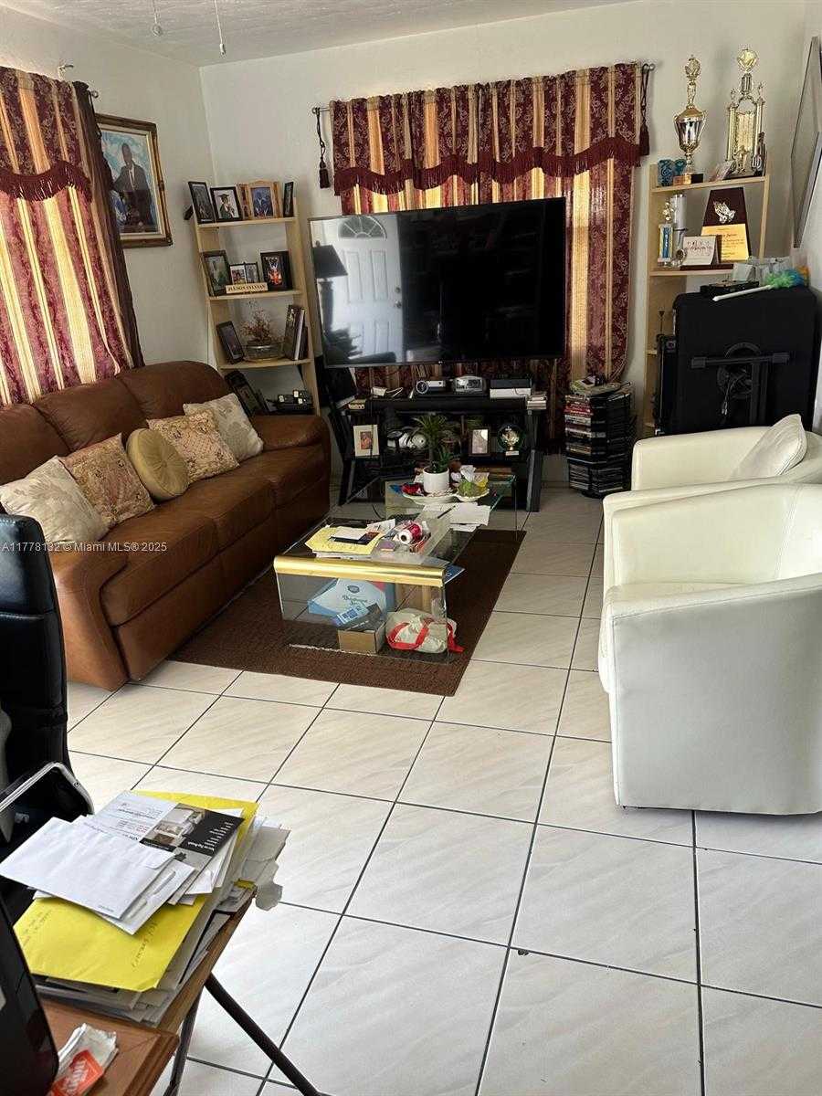 Small Image of 15003 NORTH EAST 8TH AVE, Miami Number 6