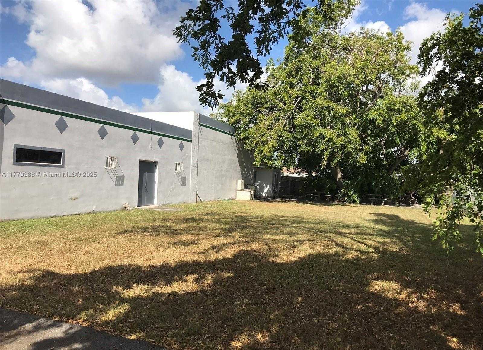 Small Image of 4481 NORTH WEST 167TH ST, Miami Gardens Number 2