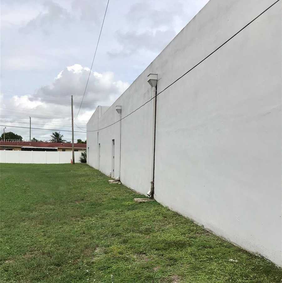 Small Image of 4481 NORTH WEST 167TH ST, Miami Gardens Number 4