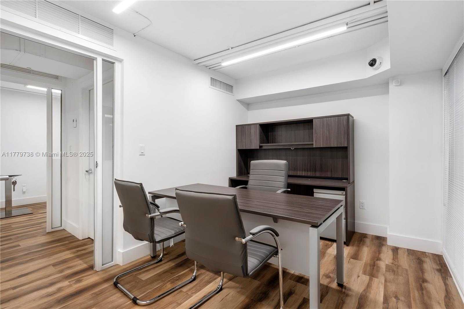 Small Image of 13499 BISCAYNE BLVD #CUM5, North Miami Number 15
