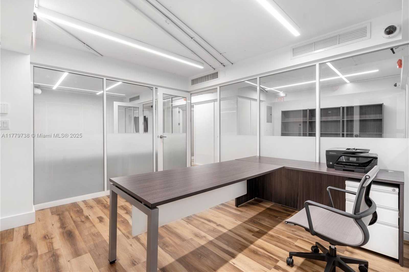 Small Image of 13499 BISCAYNE BLVD #CUM5, North Miami Number 17