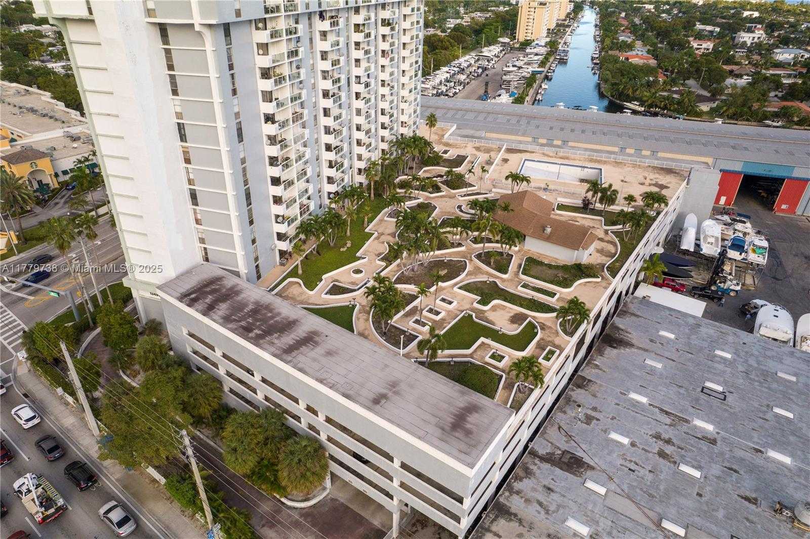 Small Image of 13499 BISCAYNE BLVD #CUM5, North Miami Number 20