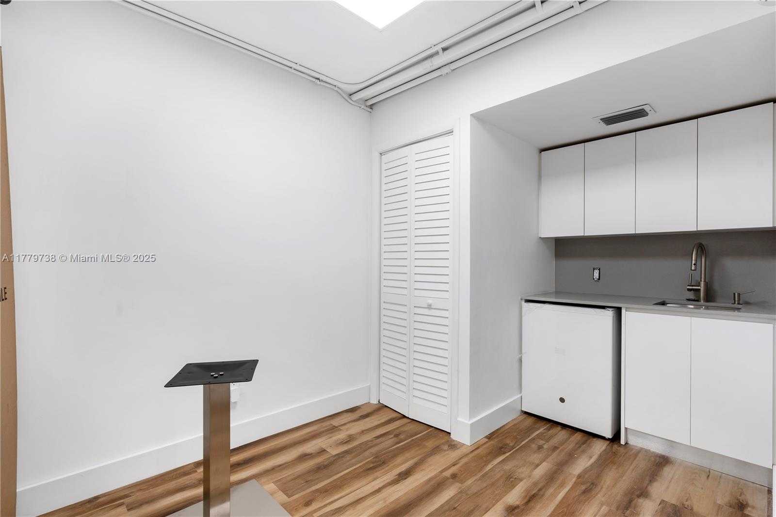 Small Image of 13499 BISCAYNE BLVD #CUM5, North Miami Number 7