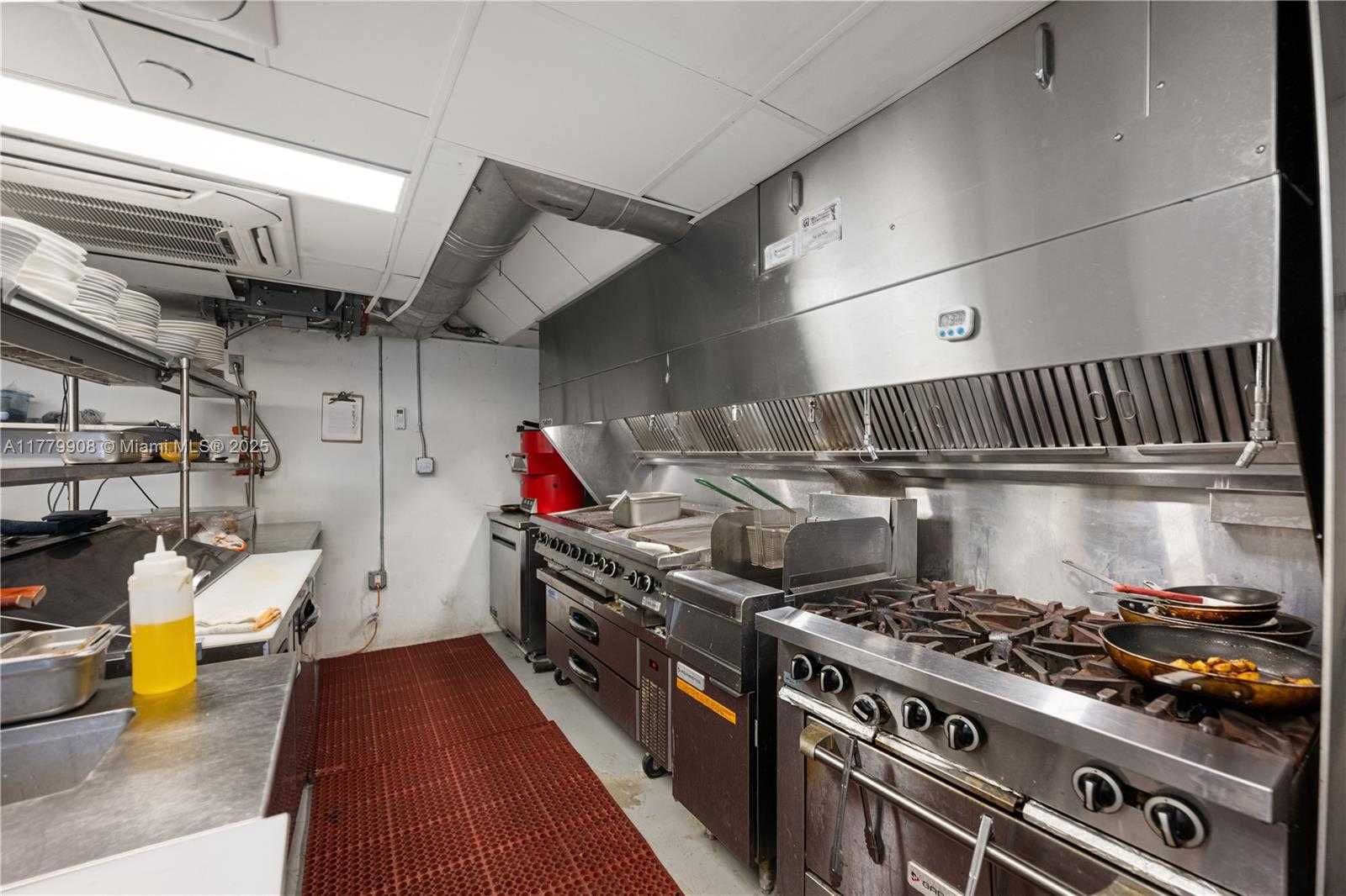 Small Image of 334 20TH ST, Miami Beach Number 11
