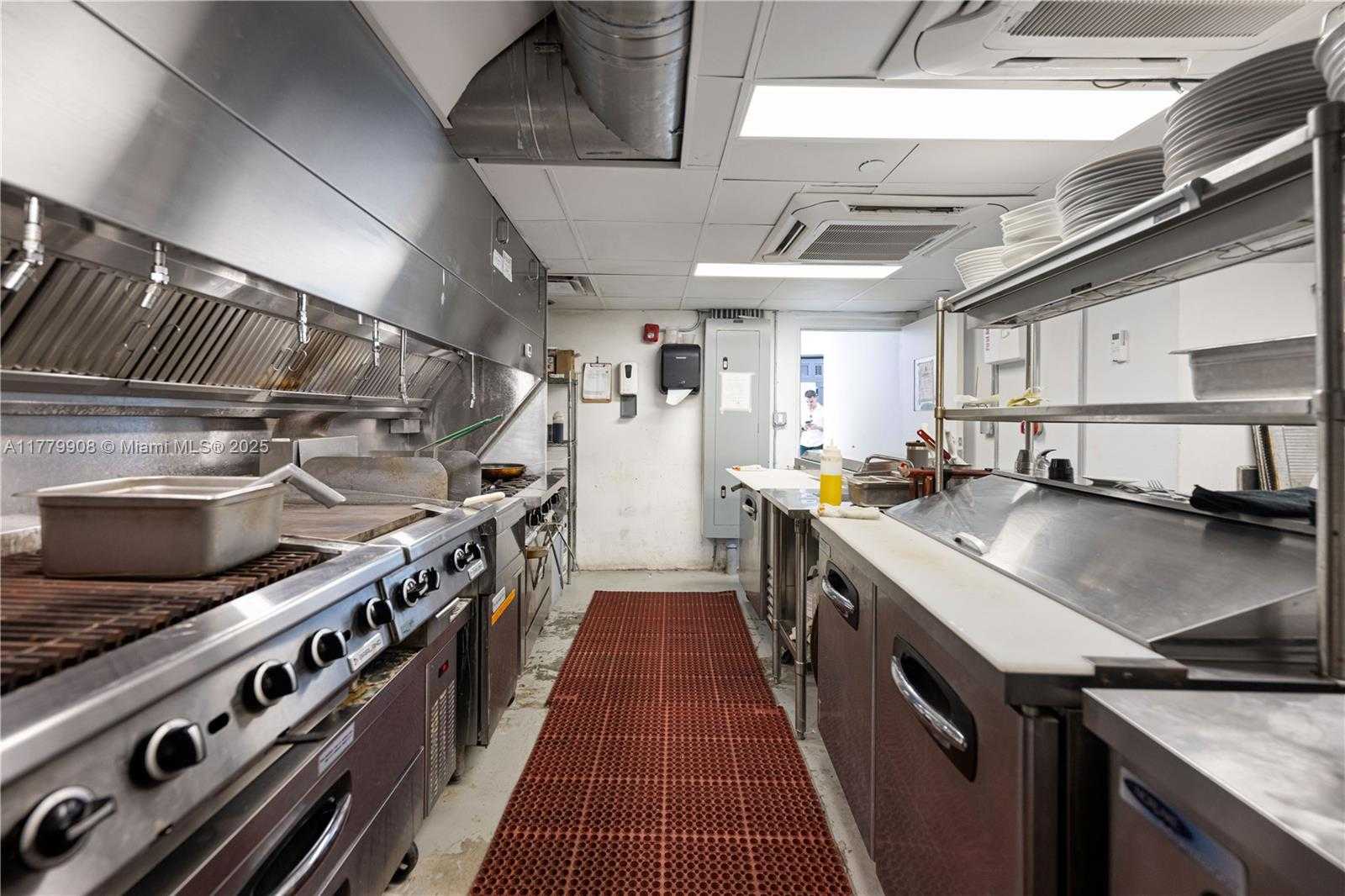 Small Image of 334 20TH ST, Miami Beach Number 13