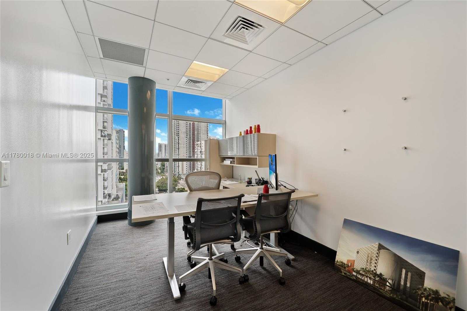 Small Image of 175 SE 7th St, Miami, FL 33131, USA Number 10
