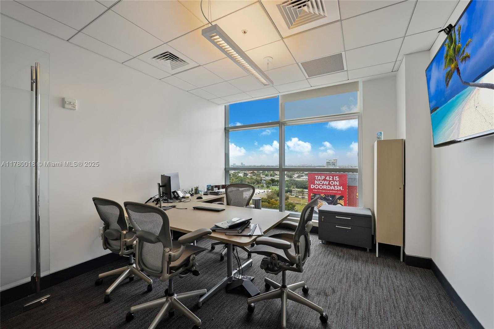 Small Image of 175 SE 7th St, Miami, FL 33131, USA Number 5