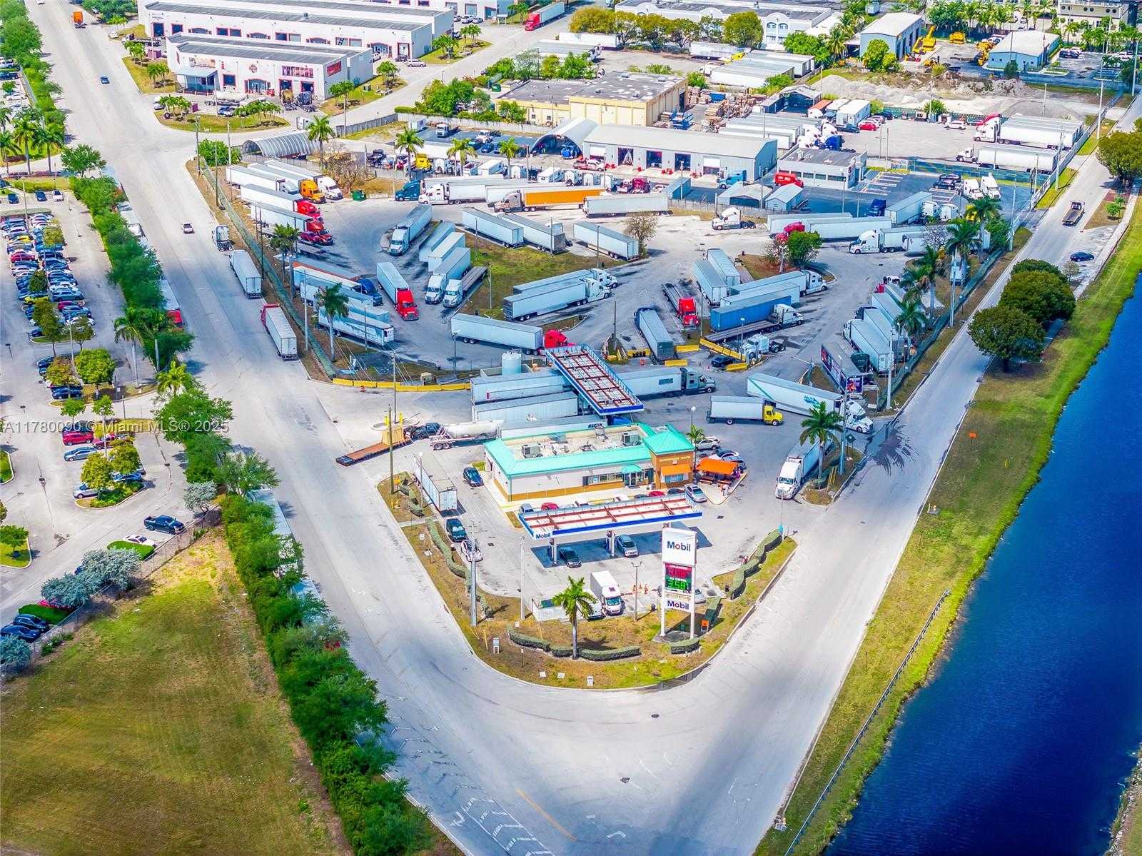 Small Image of 12200 NORTH WEST SOUTH RIVER DR, Medley Number 11