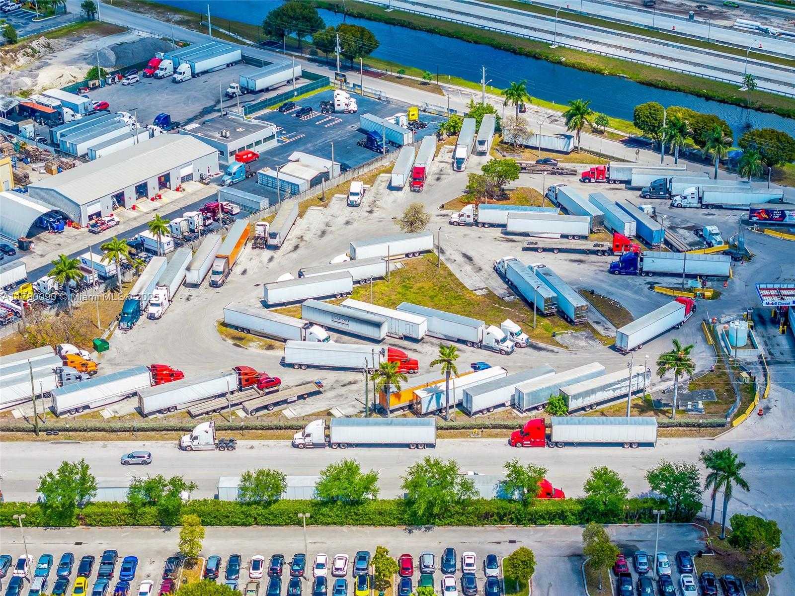 Small Image of 12200 NORTH WEST SOUTH RIVER DR, Medley Number 12
