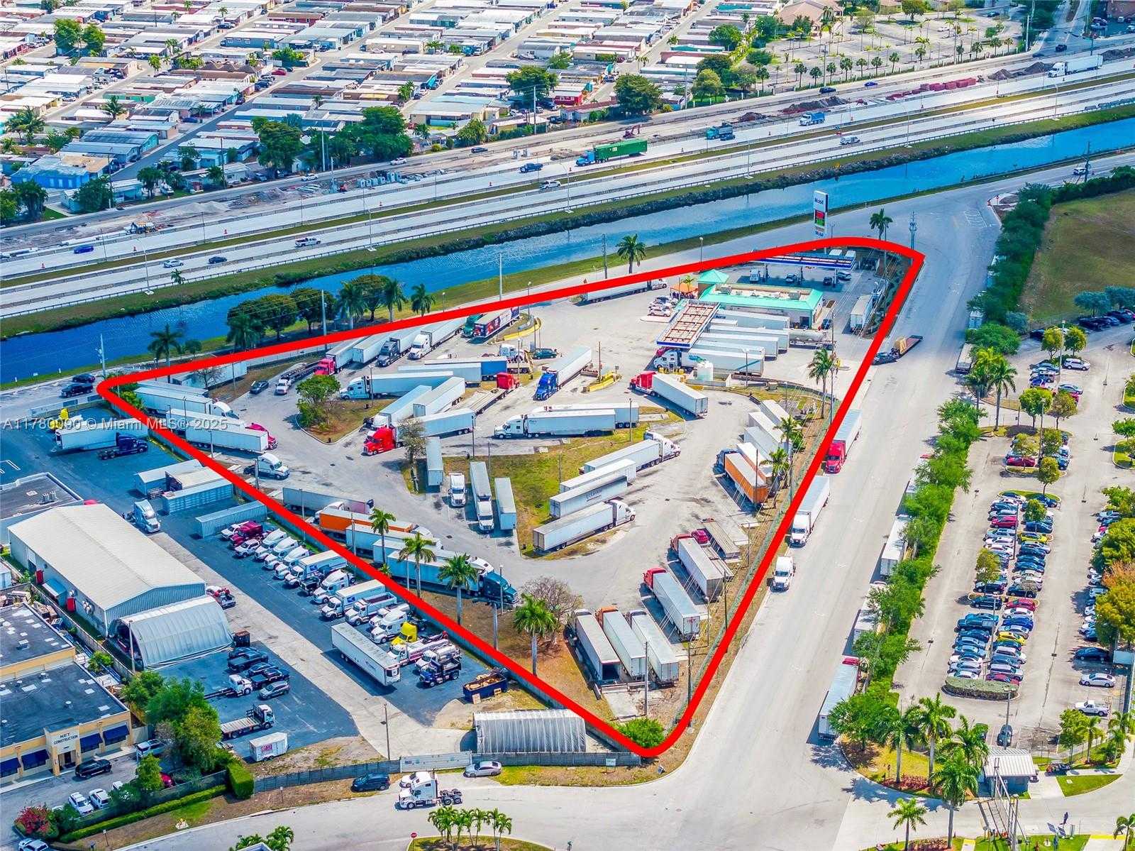Small Image of 12200 NORTH WEST SOUTH RIVER DR, Medley Number 16