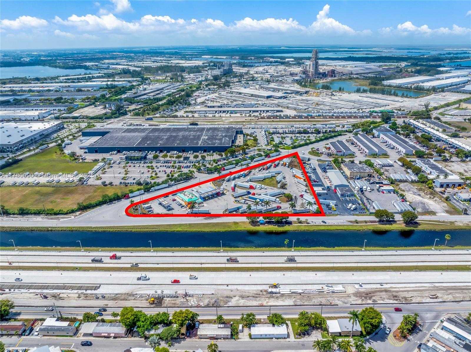 Small Image of 12200 NORTH WEST SOUTH RIVER DR, Medley Number 22