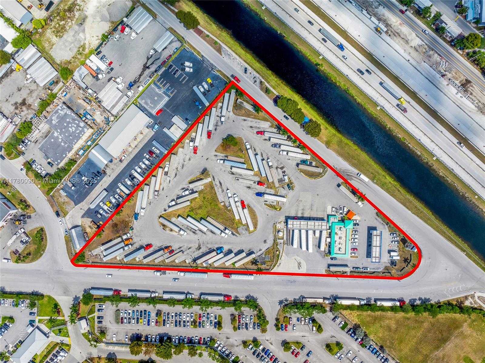 Small Image of 12200 NORTH WEST SOUTH RIVER DR, Medley Number 24
