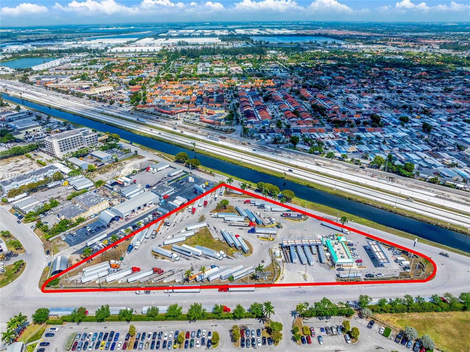Small Image of 12200 NORTH WEST SOUTH RIVER DR, Medley Number 25