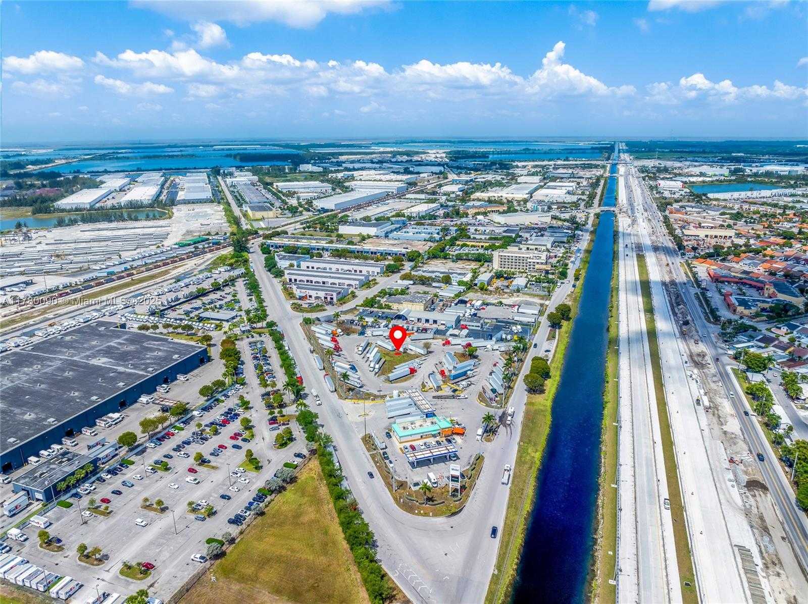 Small Image of 12200 NORTH WEST SOUTH RIVER DR, Medley Number 26
