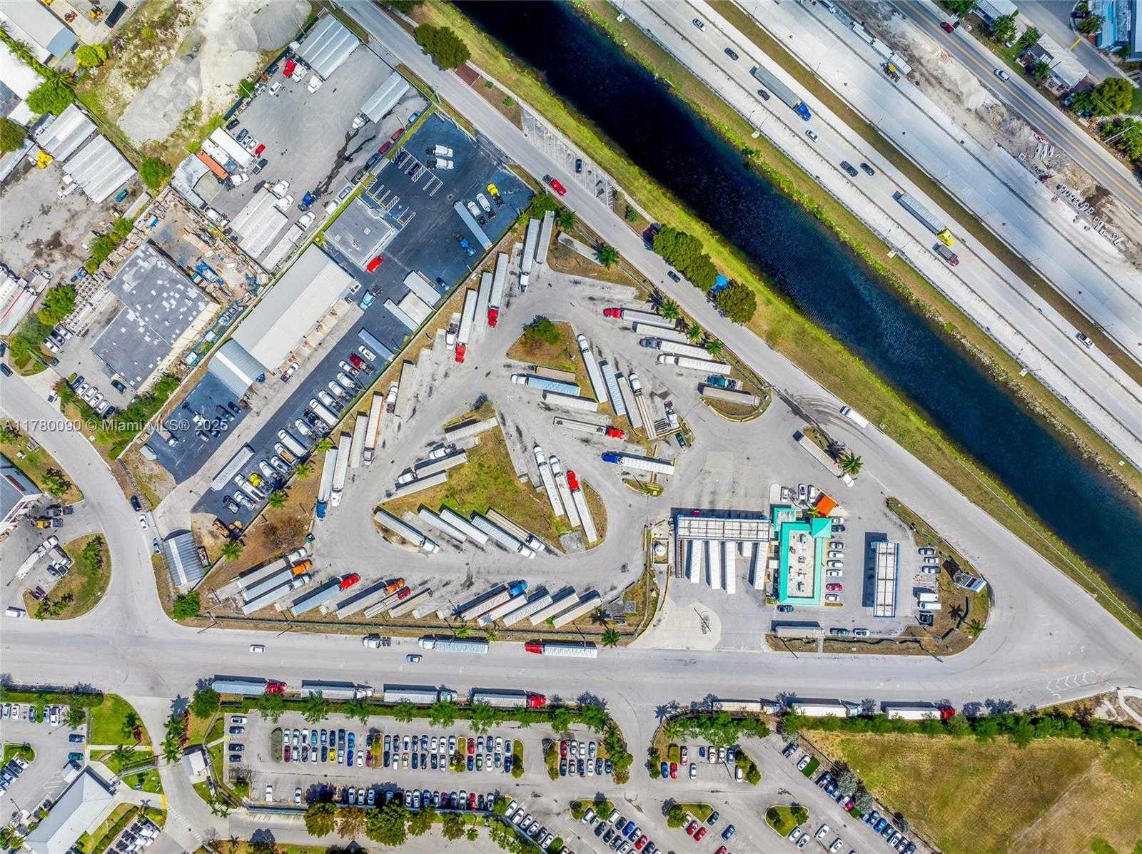 Small Image of 12200 NORTH WEST SOUTH RIVER DR, Medley Number 28