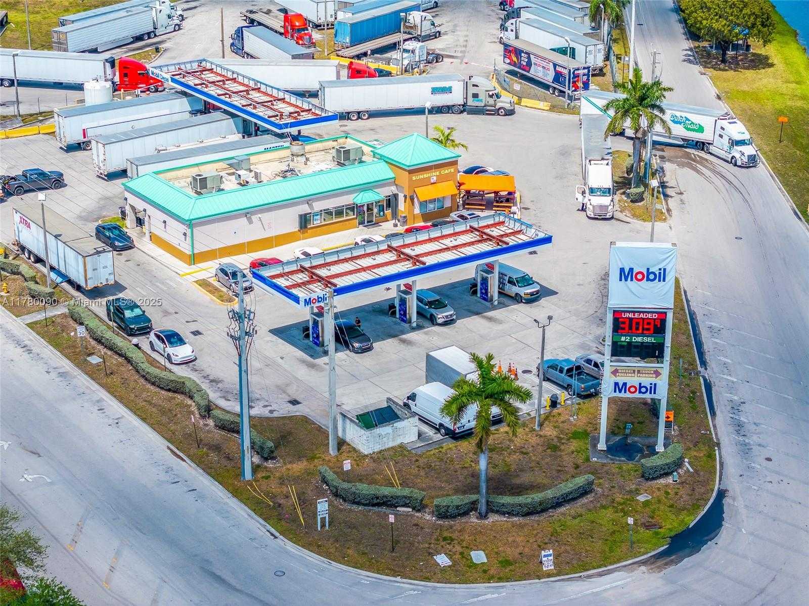 Small Image of 12200 NORTH WEST SOUTH RIVER DR, Medley Number 7