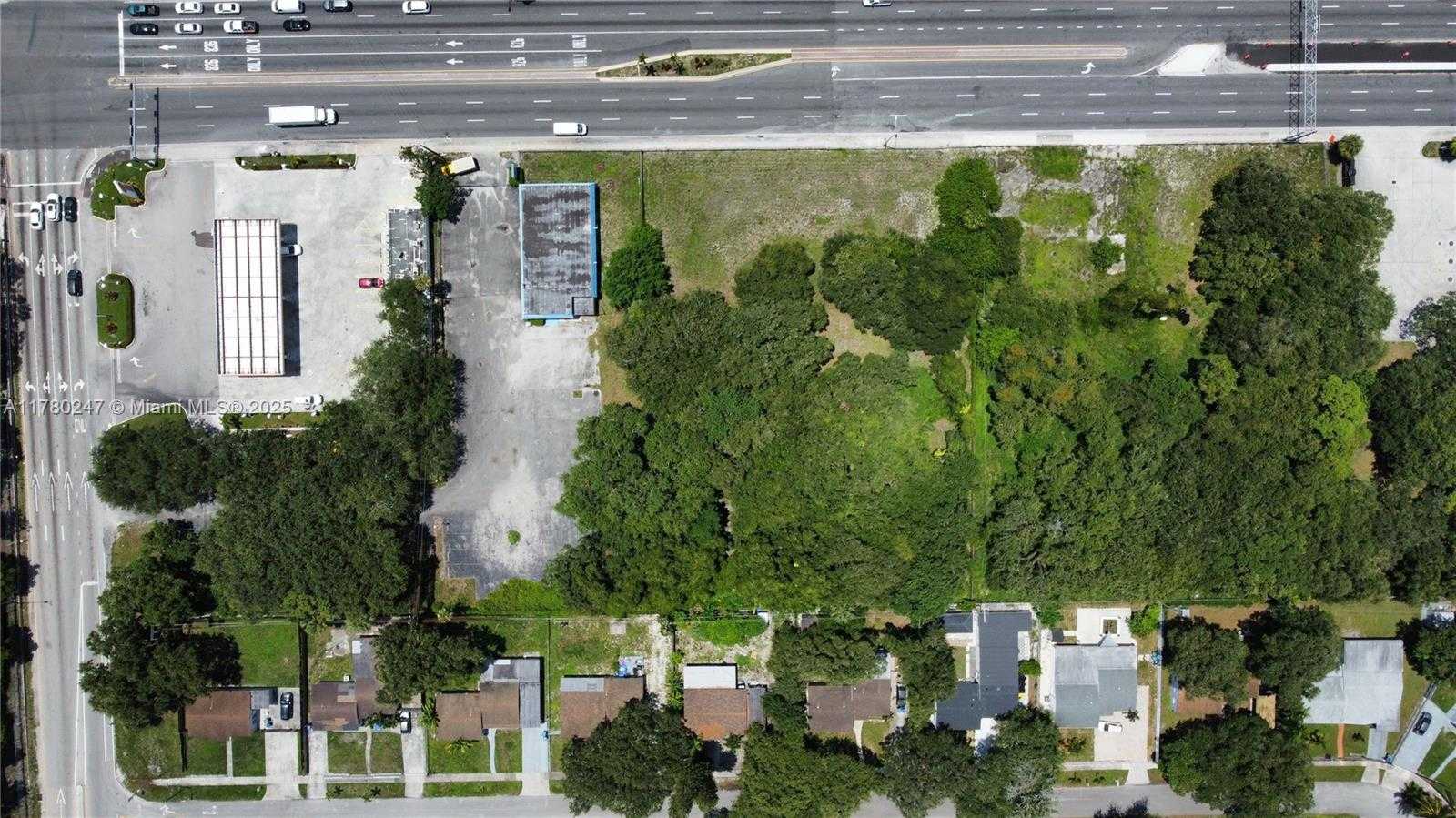 Small Image of 16801 NORTH WEST 27TH AVE, Miami Gardens Number 11