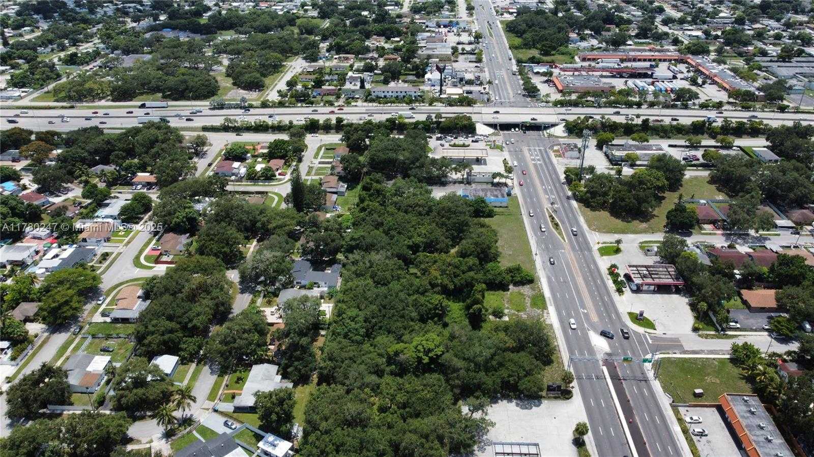 Small Image of 16801 NORTH WEST 27TH AVE, Miami Gardens Number 14
