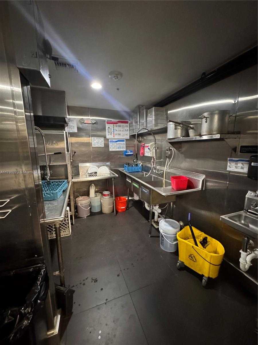 Small Image of 1360 NORTH WEST 88TH AVE, Doral Number 22