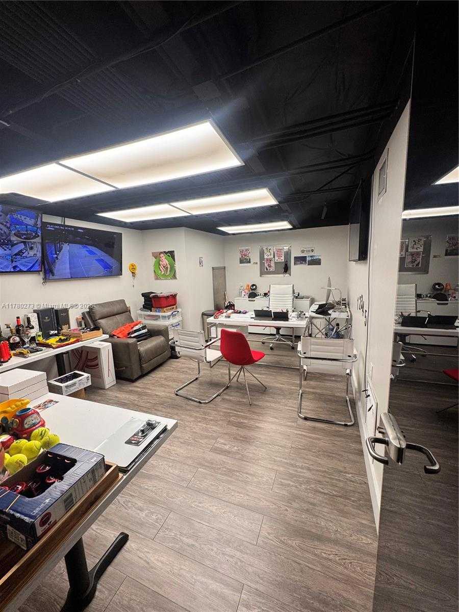 Small Image of 1360 NORTH WEST 88TH AVE, Doral Number 28