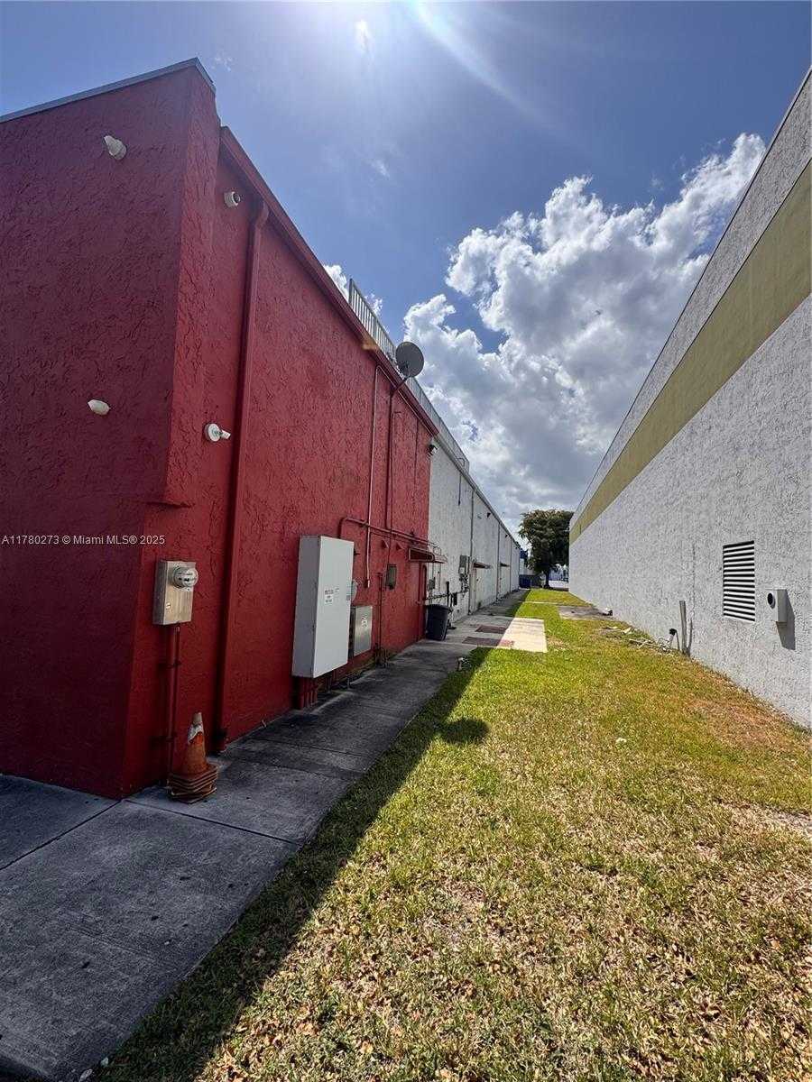 Small Image of 1360 NORTH WEST 88TH AVE, Doral Number 37