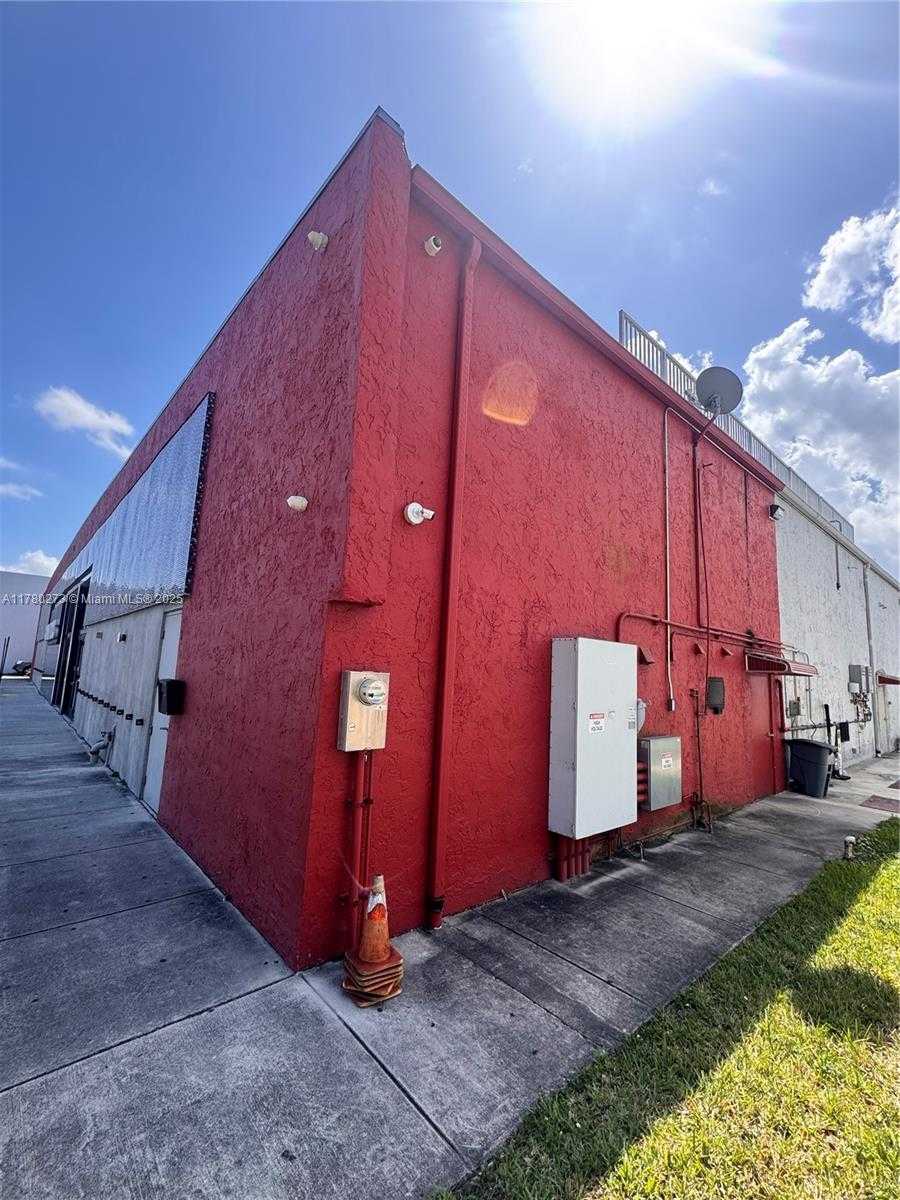 Small Image of 1360 NORTH WEST 88TH AVE, Doral Number 38