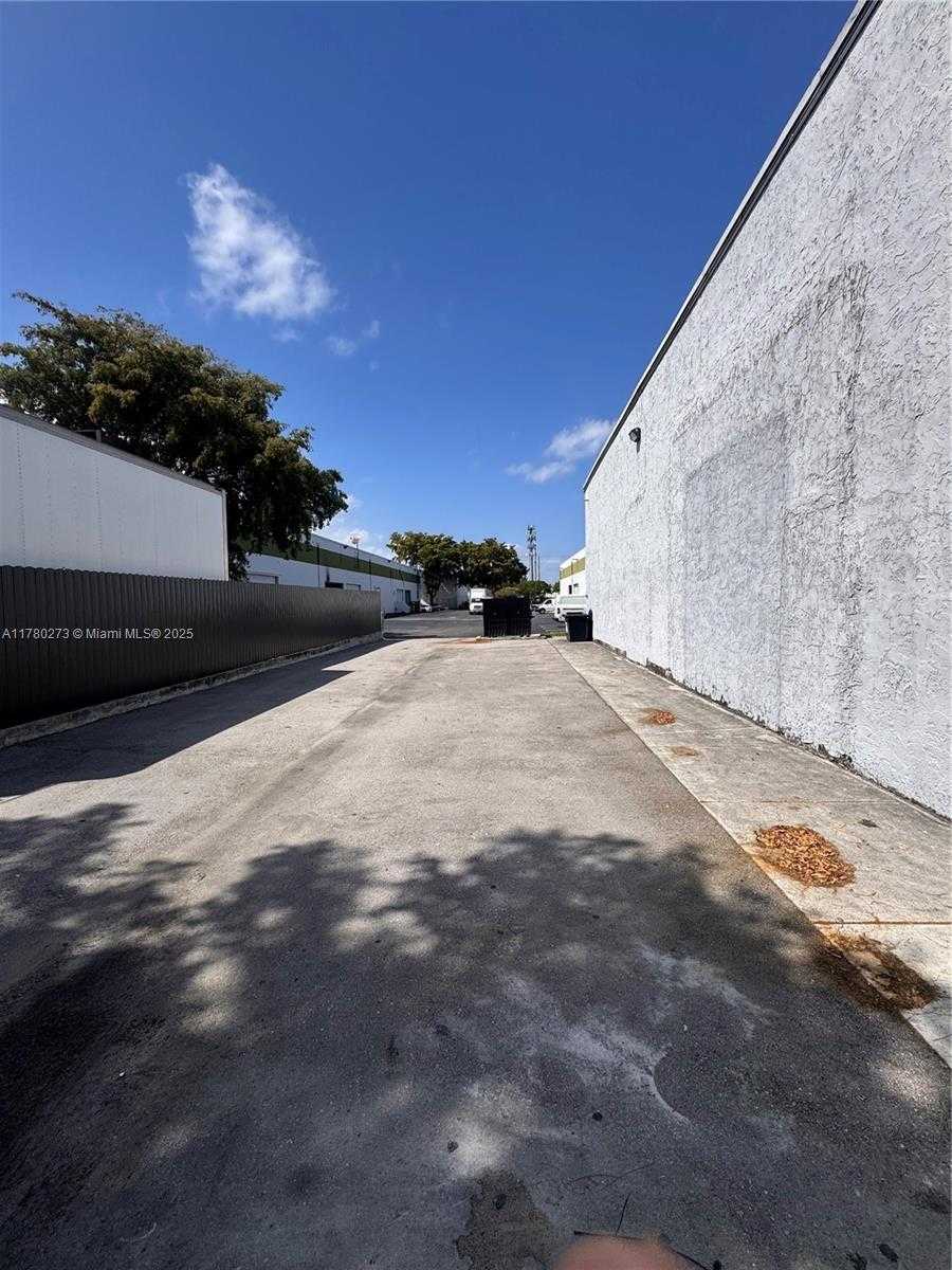 Small Image of 1360 NORTH WEST 88TH AVE, Doral Number 41