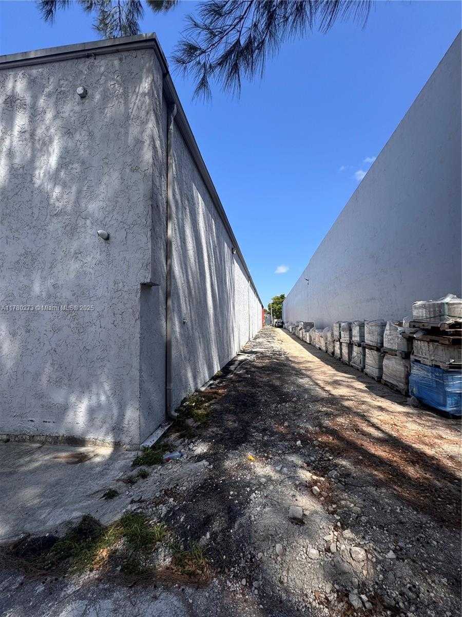 Small Image of 1360 NORTH WEST 88TH AVE, Doral Number 42