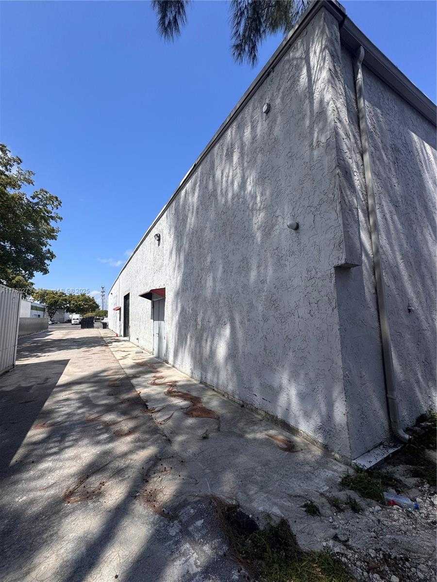 Small Image of 1360 NORTH WEST 88TH AVE, Doral Number 43