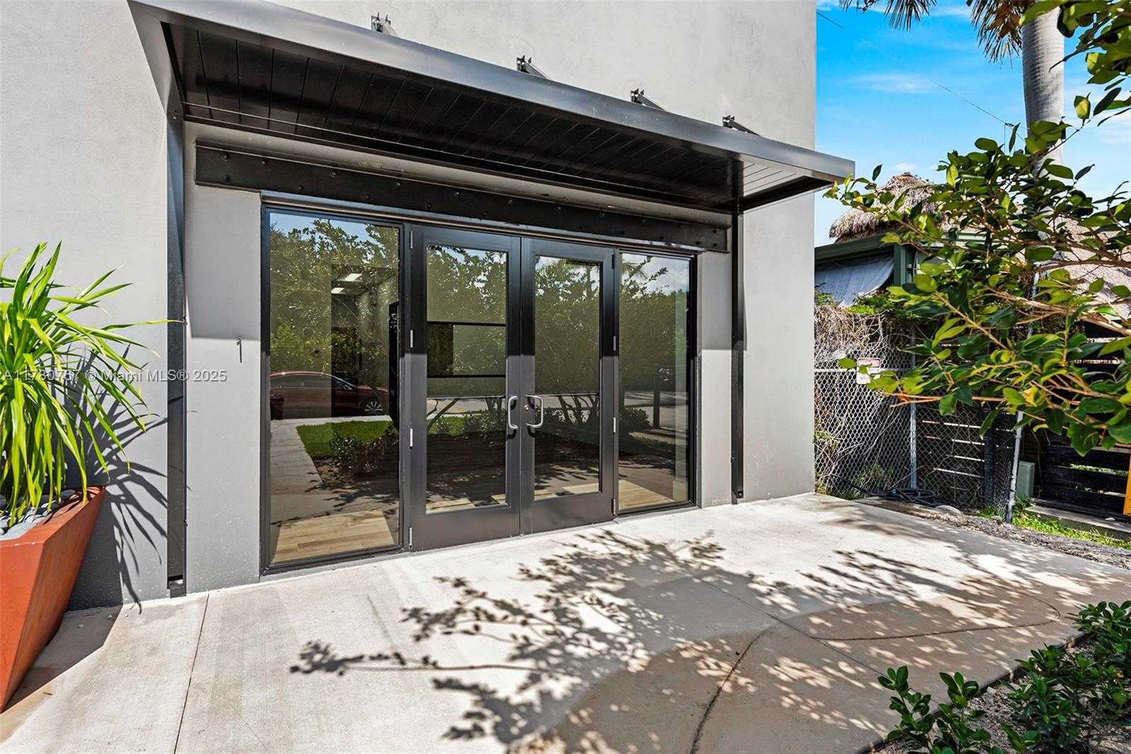 Small Image of 1930 NORTH 30TH ROAD, Hollywood Number 25
