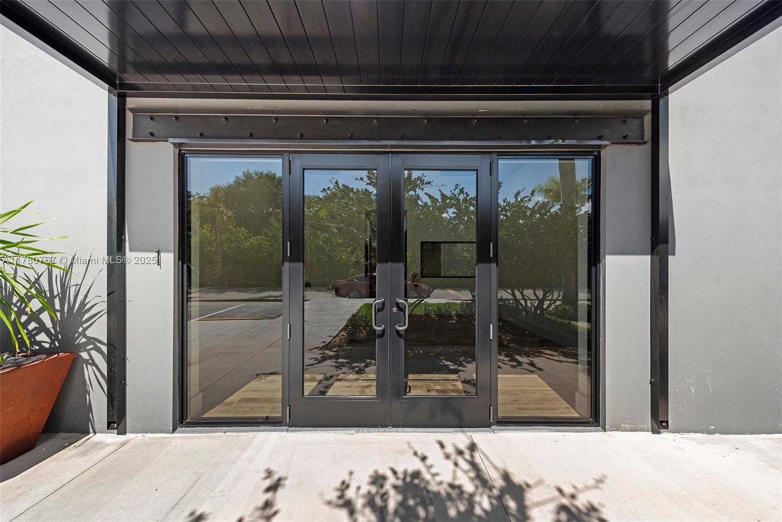 Small Image of 1930 NORTH 30TH ROAD, Hollywood Number 26